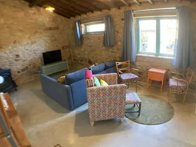 Una televisión o centro de entretenimiento en Villa Manfarita - 3 casitas y un jardín hechos con mucho mimo!