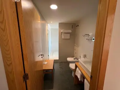 Un baño de Espacio San Juan de la Cruz