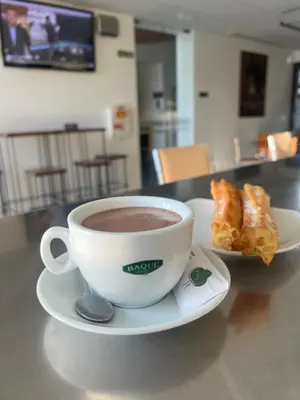 Utensilios para hacer té y café en Espacio San Juan de la Cruz