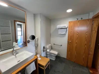 Un baño de Espacio San Juan de la Cruz