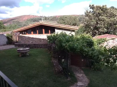 Vista general de una montaña o vista desde la casa o chalet
