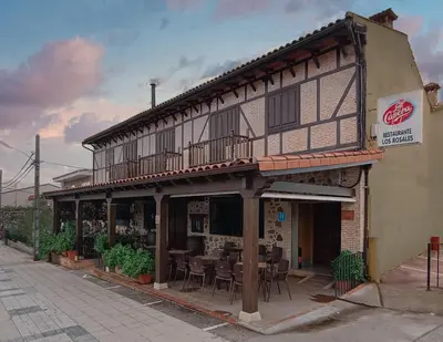 Edificio en el que se encuentra el hostal o pensión