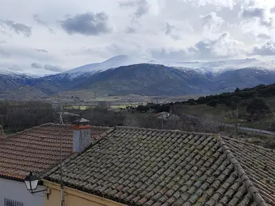 Vista general de una montaña o vista desde la casa o chalet