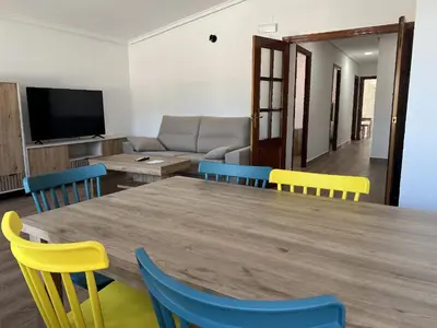Una televisión o centro de entretenimiento en El Mirador de Cabezuela, apartamento con vistas al Valle del Jerte