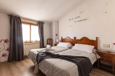 Cama o camas de una habitación en Hostal La Balsá