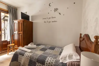 Cama o camas de una habitación en Hostal La Balsá