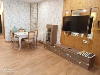 Una televisión o centro de entretenimiento en El Pedragal