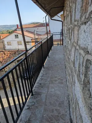 Un balcón o terraza de la erilla vieja
