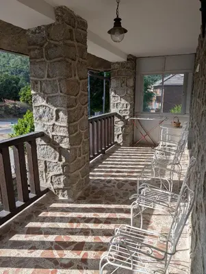 Un balcón o terraza de la erilla vieja