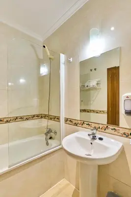 Un baño de Hotel Villamayor by gaiarooms