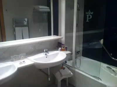 Un baño de Parador de Salamanca