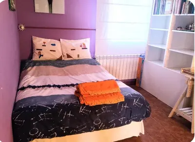 Cama o camas de una habitación en Acogedora casa con jardín