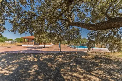 Piscina en o cerca de Cabaña pet-friendly con piscina y patio privado
