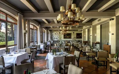 Un restaurante o sitio para comer en Parador de Ávila