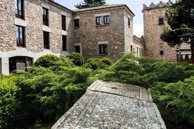 Jardín al aire libre en Parador de Ávila