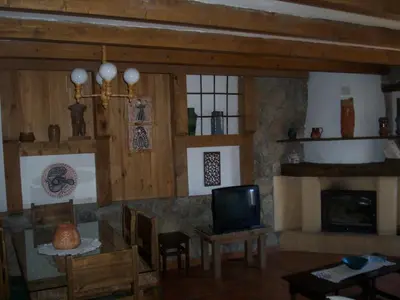 Una televisión o centro de entretenimiento en Casa Rural El Arroyo