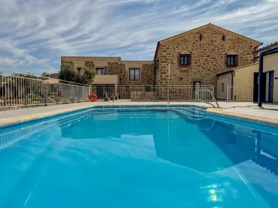 Piscina en o cerca de Balcón de la Sierra