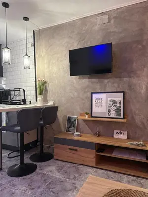 Una televisión o centro de entretenimiento en El Boulevard de Trujillo 1895