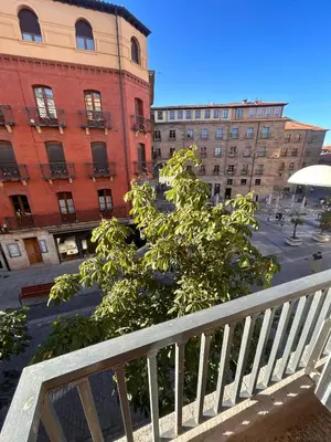 Un balcón o terraza de VI Apartamento dos dormitorios junto a Plaza Mayor