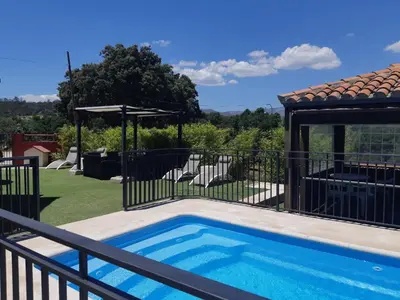 Piscina en o cerca de Casa Rural La Casita Roja