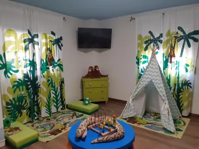 Una televisión o centro de entretenimiento en Casa Rural El Morisco