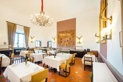 Un restaurante o sitio para comer en Parador de Oropesa