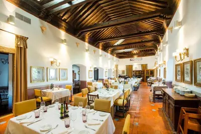 Un restaurante o sitio para comer en Parador de Oropesa