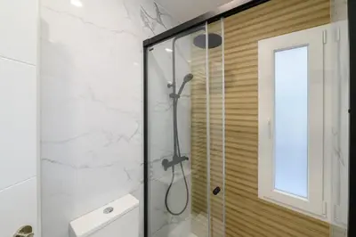 Un baño de APT-Inside the Wall-Family,Games,Relax,History