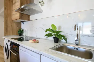 Una cocina o zona de cocina en APT-Inside the Wall-Family,Games,Relax,History