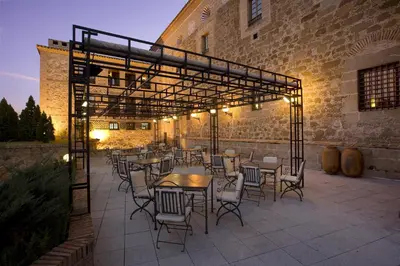 Un restaurante o sitio para comer en Parador de Plasencia