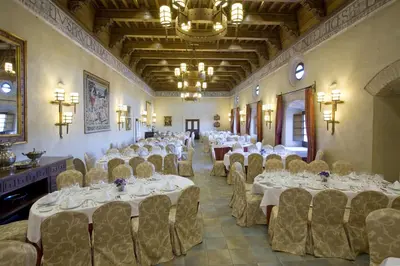 Un restaurante o sitio para comer en Parador de Plasencia