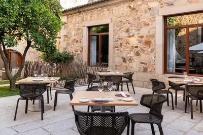 Un restaurante o sitio para comer en Parador de Caceres