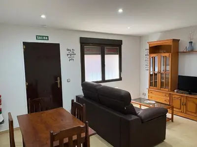 Una televisión o centro de entretenimiento en VUT Ajates 32
