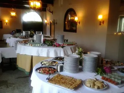 Comida en o cerca de este hotel