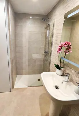 Un baño de Vivienda Unifamiliar Ventana a la Clerecía