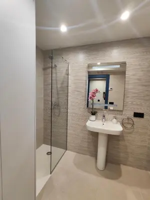 Un baño de Vivienda Unifamiliar Ventana a la Clerecía