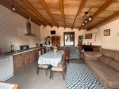 Una cocina o zona de cocina en Casa campo de 3 habitaciones con parcela
