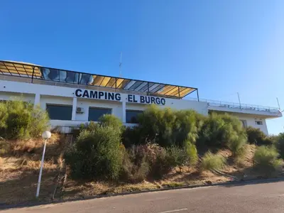 Edificio en el que se encuentra el camping