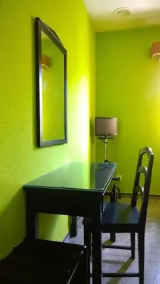 Una televisión o centro de entretenimiento en Hostal Villa María
