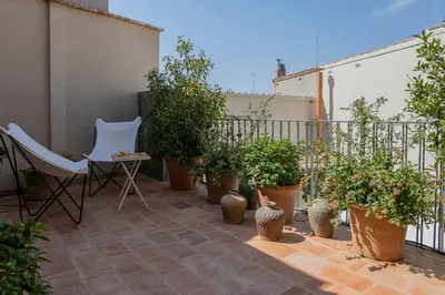 Un balcón o terraza de La Casa del Pasadizo elegante casona restaurada con piscina