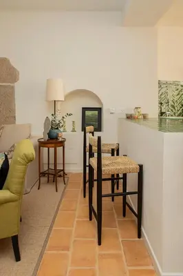 Zona de estar de La Casa del Pasadizo elegante casona restaurada con piscina