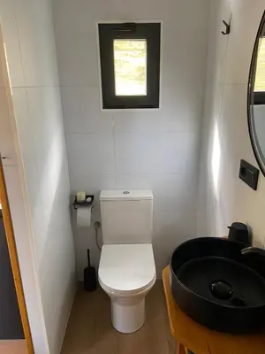 Un baño de El Roble Glamping - Cabaña Container - Pet Friendly