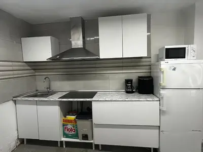 Una cocina o zona de cocina en Hostal Apolo III
