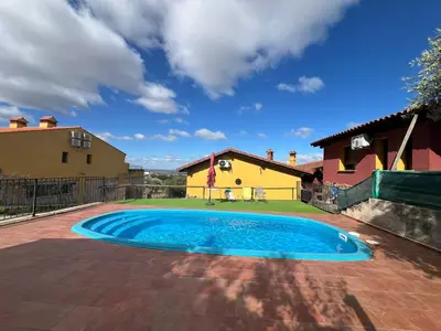 Piscina en o cerca de La Ondina del Madrigal