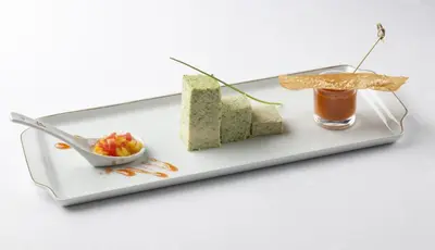 Comida en o cerca de este hotel