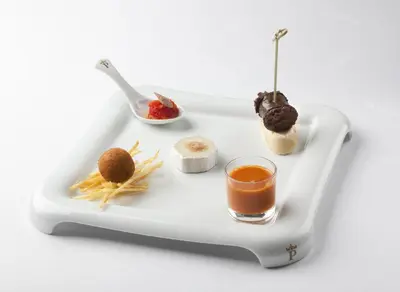 Comida en o cerca de este hotel