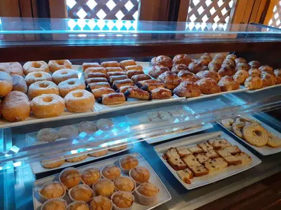 Comida en o cerca de este hotel