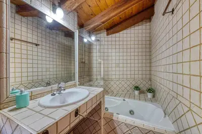 Un baño de Casa Cuesta del Reloj