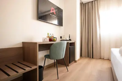 Una televisión o centro de entretenimiento en Alora Hotel Mérida