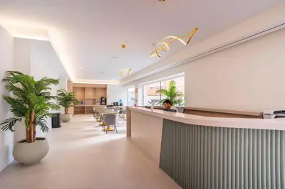 El vestíbulo o zona de recepción de Alora Hotel Mérida